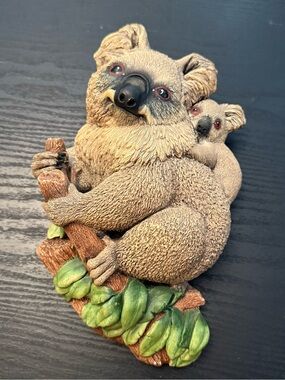Vintage 1990s Koala Bear Mother & Baby Joey Resin Wall Plaque Decor